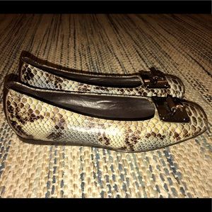 Donald J Pliner Python Flats size 7.5 women’s EEUC